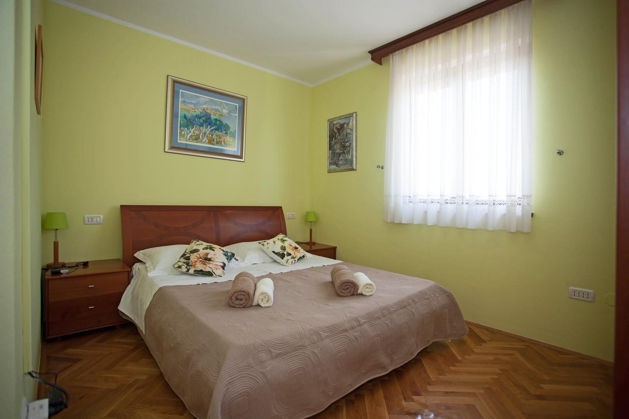 Apartment Pia ロヴィニ エクステリア 写真